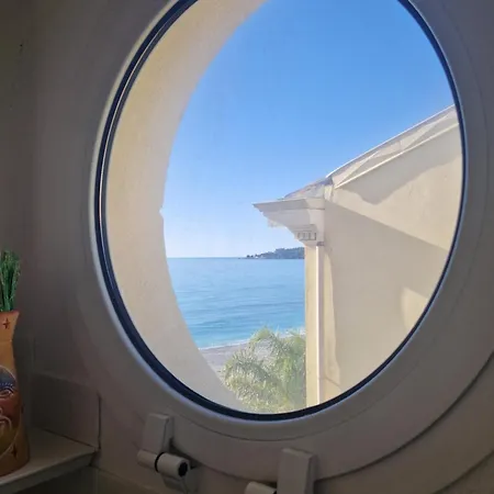 Azzurra Luxe, Front Mer, 4th Floor Of 5, Wifi, Tvsat, Climate * Menton